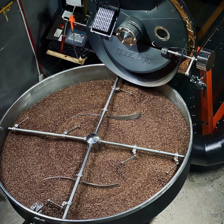 Cà phê rang mộc nguyên chất – hạt cà phê rang không tẩm, giữ trọn hương vị tự nhiên và tinh dầu cà phê thật.