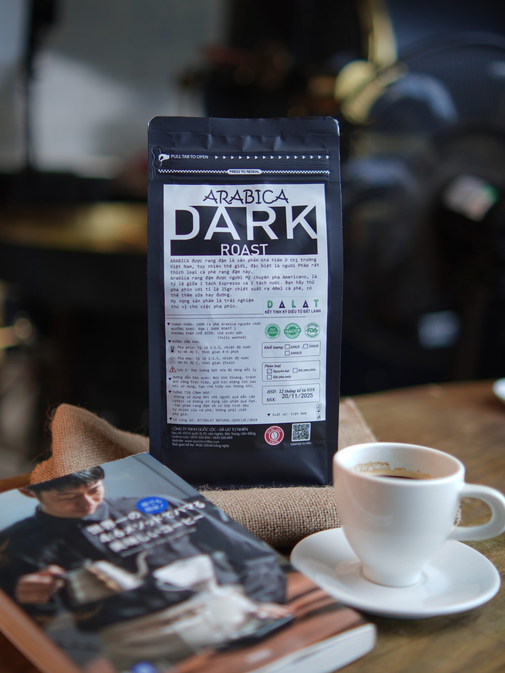 Sản phẩm Arabica Dark Roast Quốc Lộc, sử dụng nguyên liệu Arabica trồng tại độ cao 1650m tại Cầu Đất lý tưởng để trồng Arabica, phù hợp cho khách yêu hương vị đậm đà.