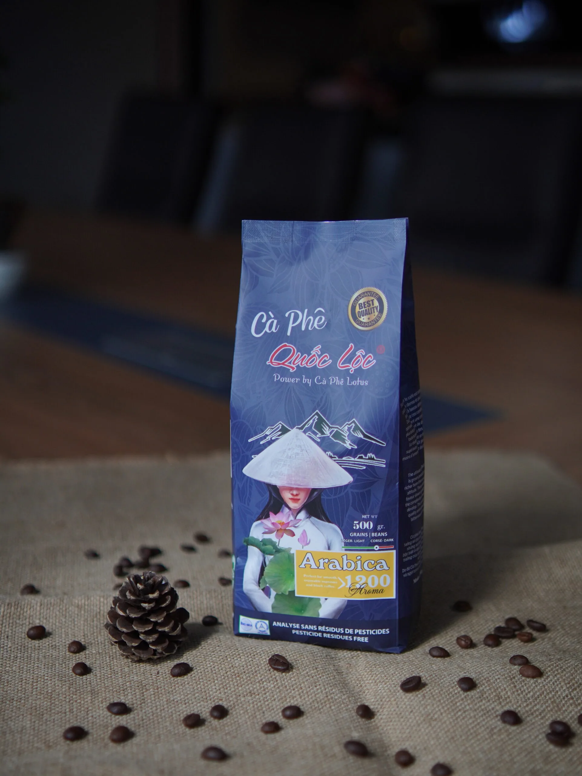 Gói cà phê Lotus Arabica Quốc Lộc Coffee – lựa chọn phù hợp cho nhiều gu cà phê và các kiểu pha phổ biến như pour over, V60