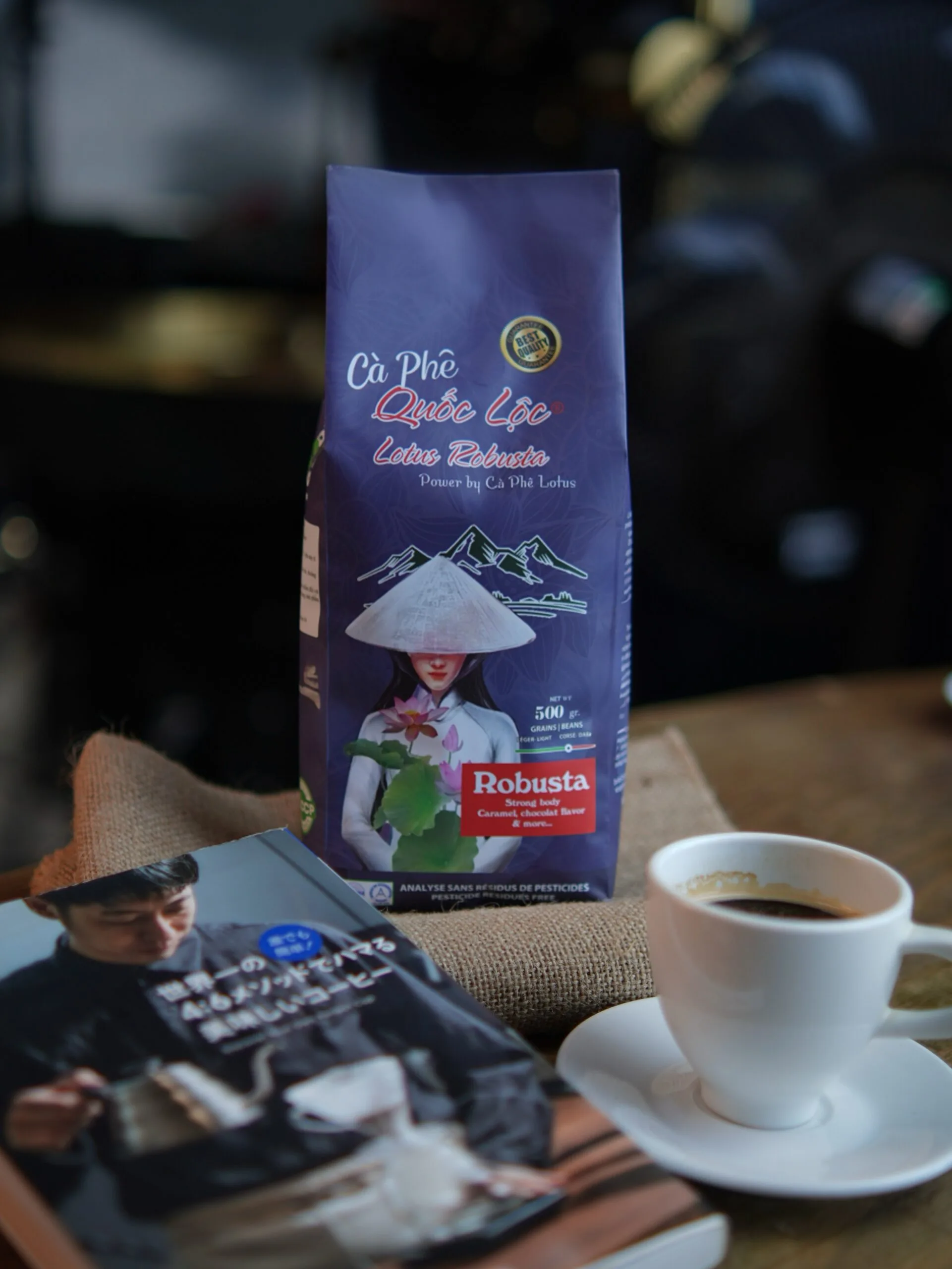 Lotus Robusta của Quốc Lộc Coffee – lựa chọn hoàn hảo cho những ai yêu gu cà phê truyền thống Việt Nam và thích thưởng thức theo kiểu pha phổ biến phin truyền thống.