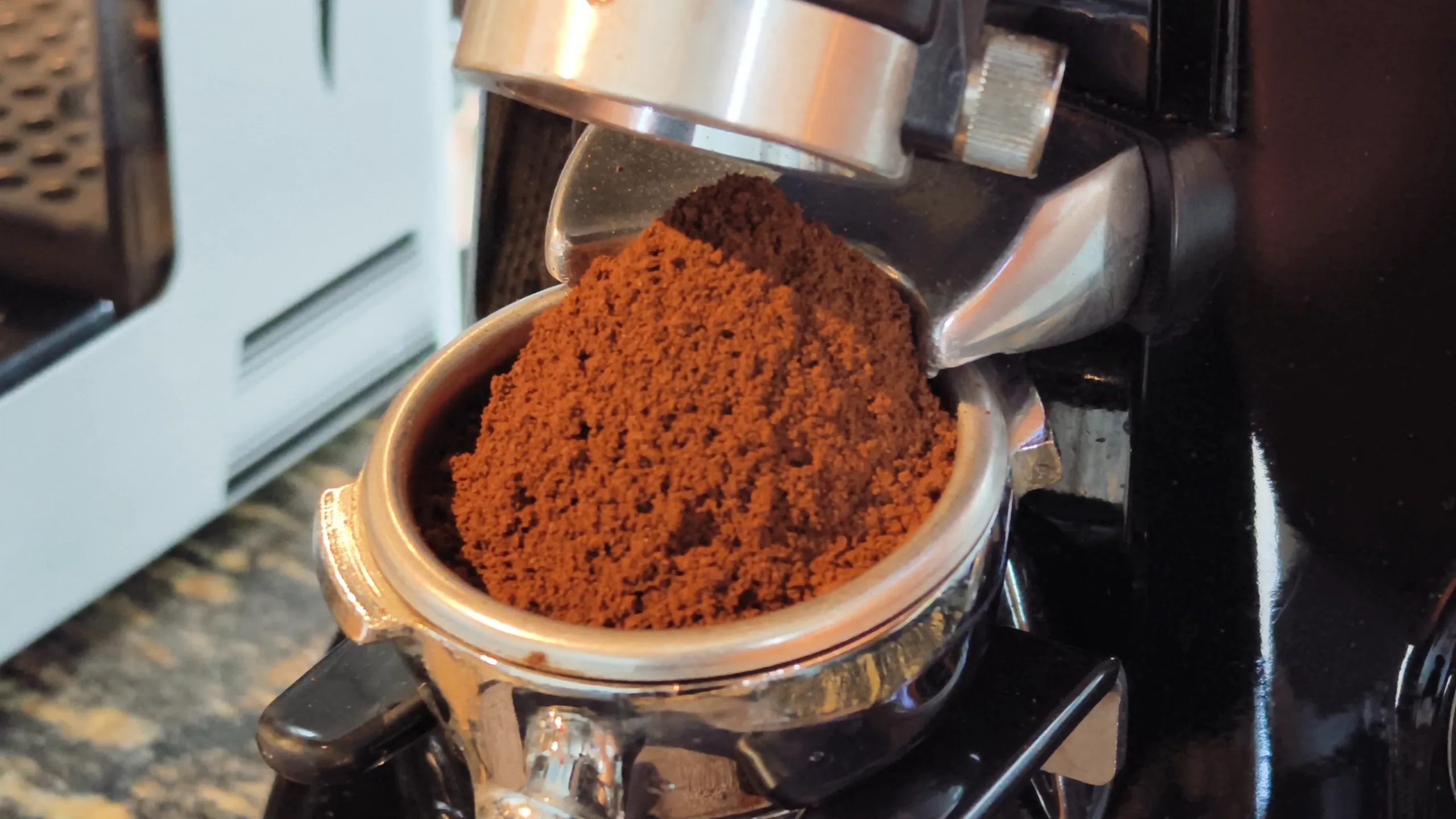 Các yếu tố thực sự quyết định lượng caffeine trong tách cà phê