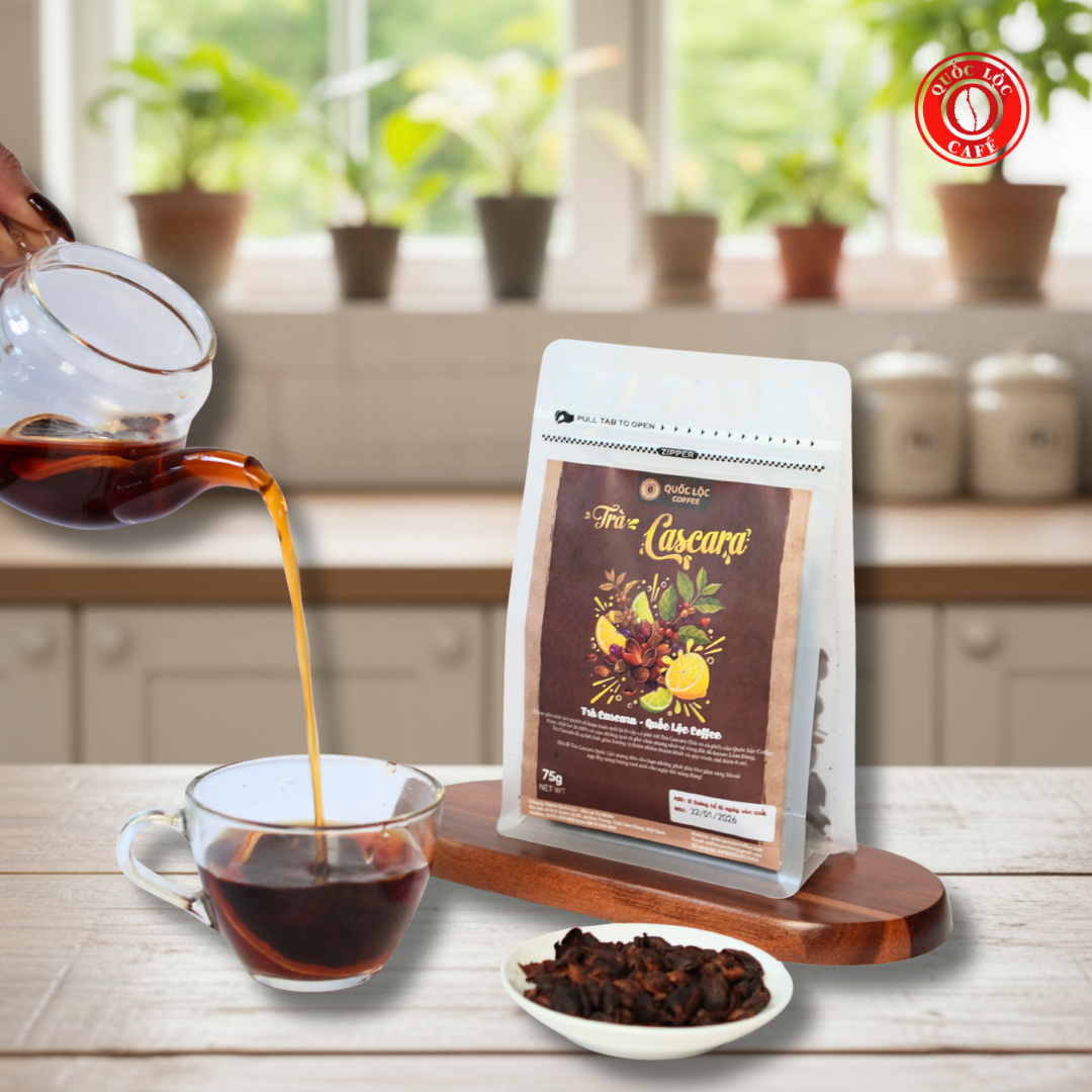 Trà cascara – thức uống được tạo nên từ vỏ trái cà phê Arabica chín, mang vị ngọt tự nhiên, chua thanh nhẹ và hậu vị dễ chịu.