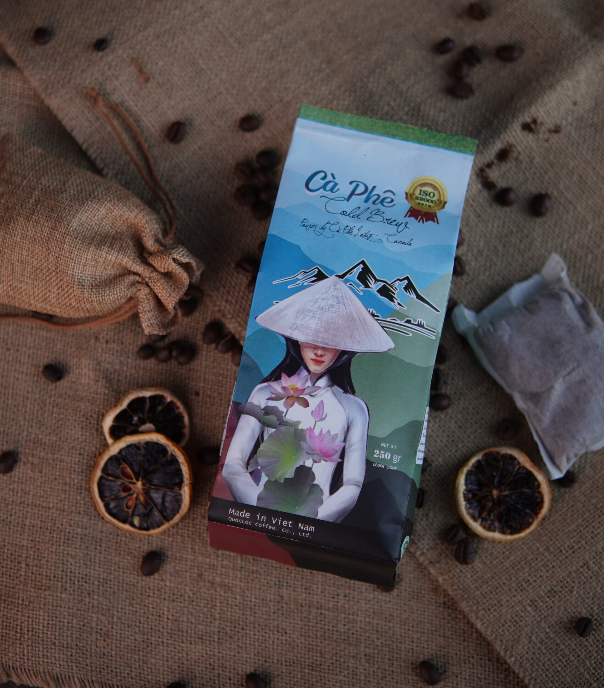 Cold brew bị đắng có thể được cải thiện khi sử dụng cà phê Arabica rang sáng, mang lại hương vị thanh, nhẹ và dễ uống hơn.