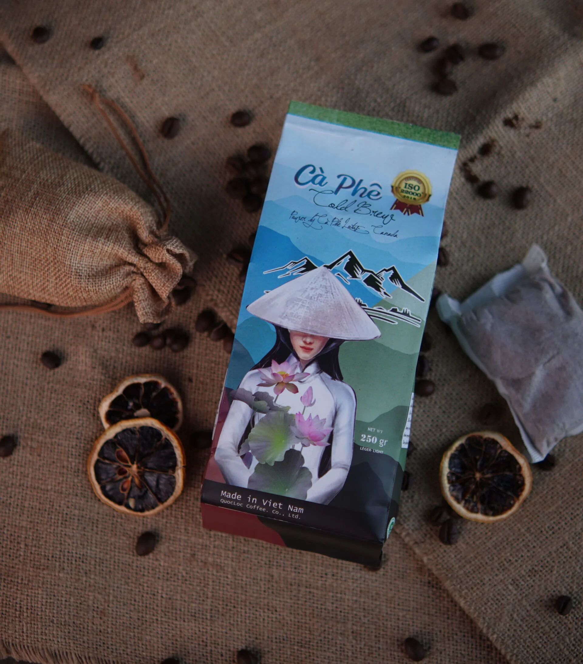 Cold brew bị đắng có thể được cải thiện khi sử dụng cà phê Arabica rang sáng, mang lại hương vị thanh, nhẹ và dễ uống hơn.