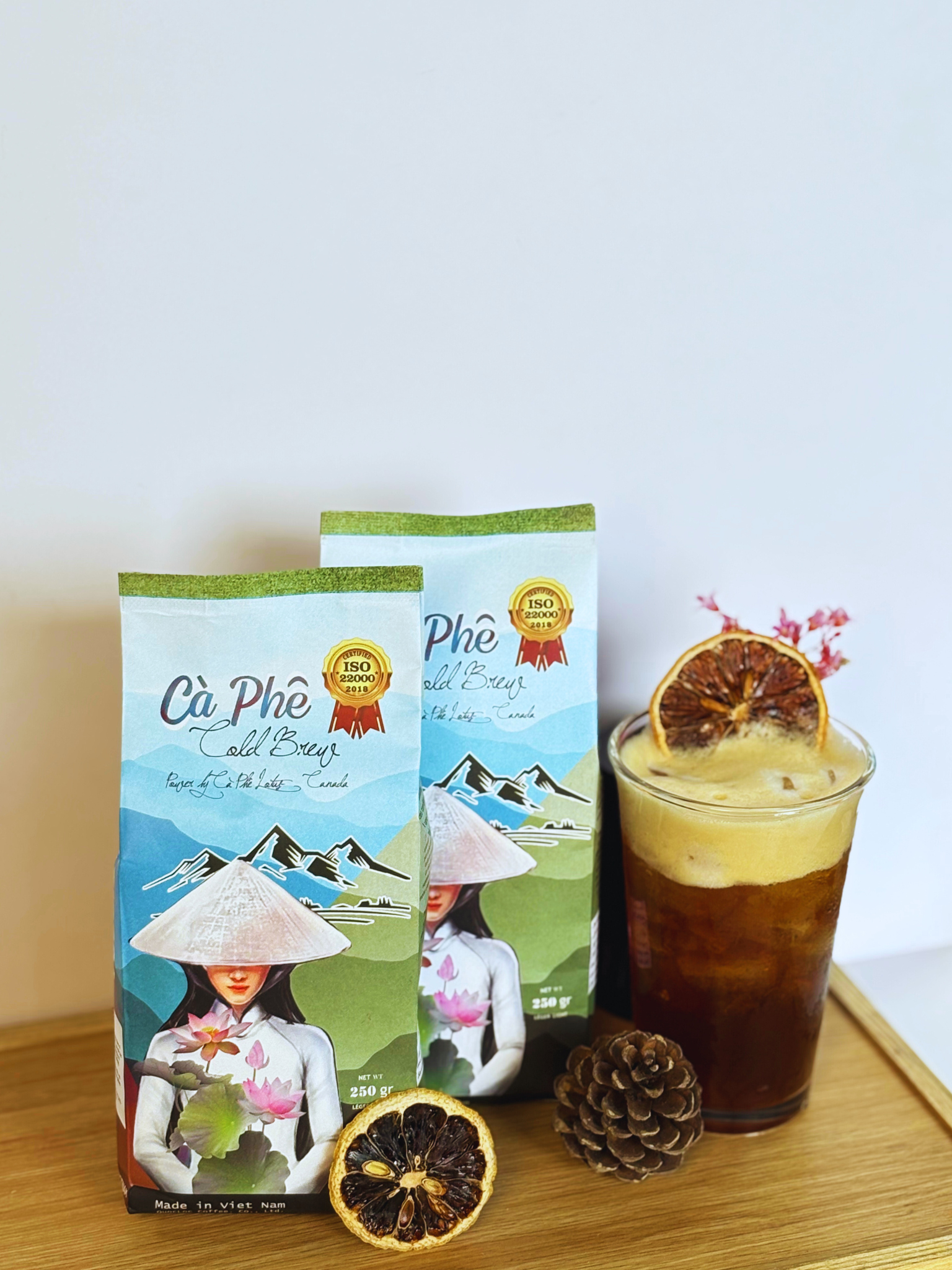 Thay vì dùng cà phê để qua ngày, bạn có thể chọn cold brew để giữ hương vị tốt hơn khi cần chuẩn bị trước.