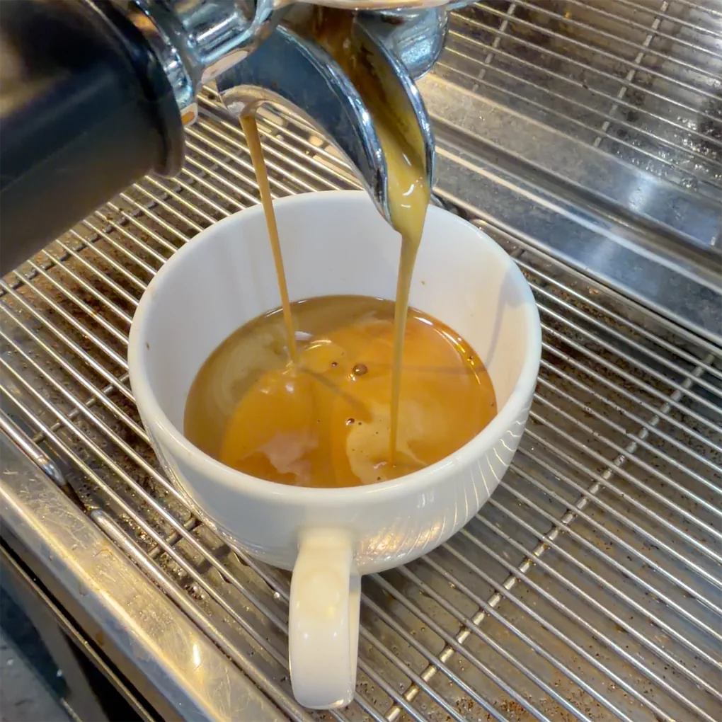 Chiết xuất đúng cách giúp cà phê có vị đắng nhẹ, mượt và hài hòa thay vì gắt và khó chịu.