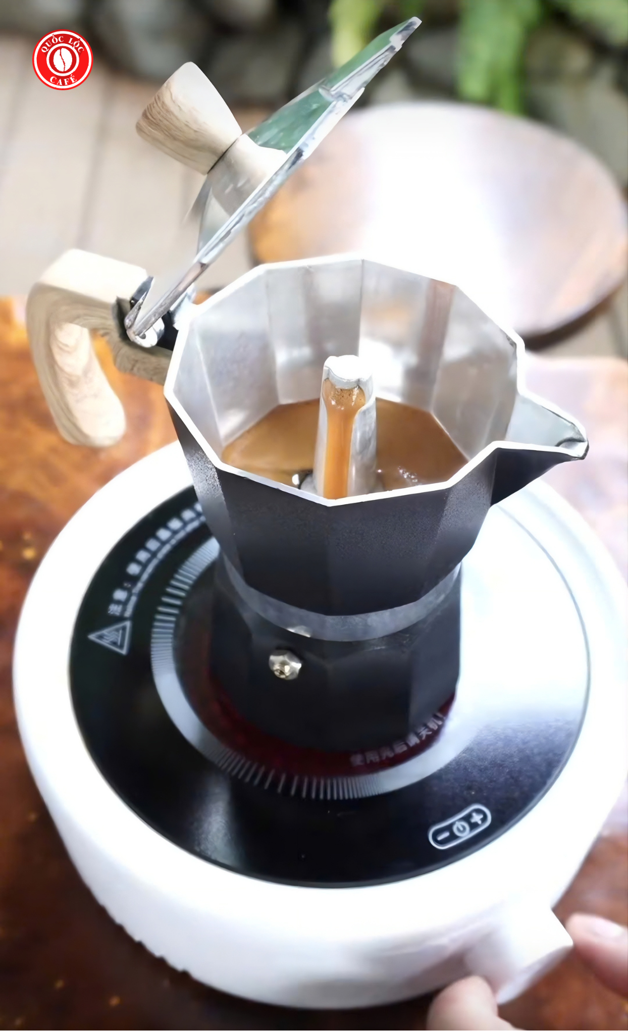 Moka pot nên dùng hạt gì? Tìm hiểu cách chọn hạt cà phê arabica, robusta phù hợp cho moka pot để có ly cà phê đậm đà, thơm ngon và hạn chế vị đắng gắt.